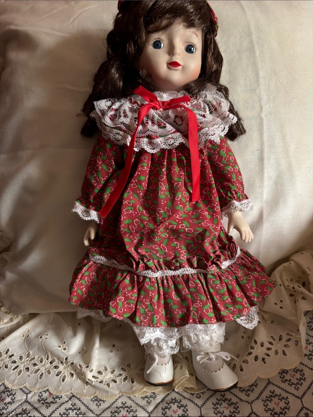 Vintage Classic Red and green Flower-dress Print porcelain Doll with Lace